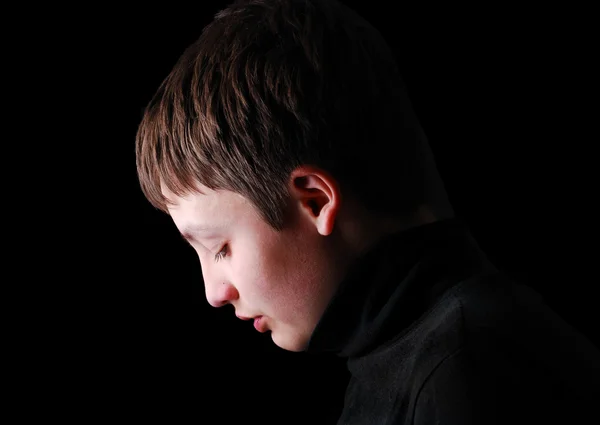 Профіль засмученого хлопчика-підлітка — стокове фото
