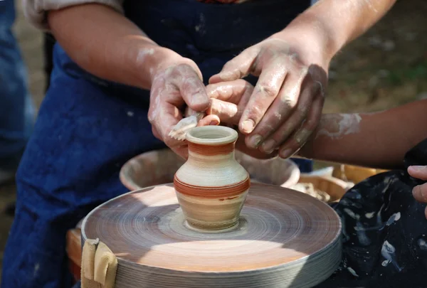 Manual making of an earthenware pot — Stock Photo, Image