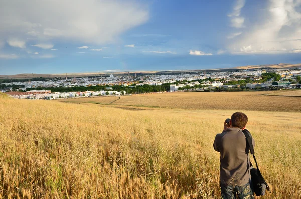 Photographing a Spanish country landscape in spring — Stock Photo, Image