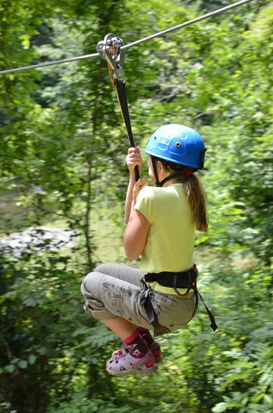 preteen kız aşağı sıkıştırma