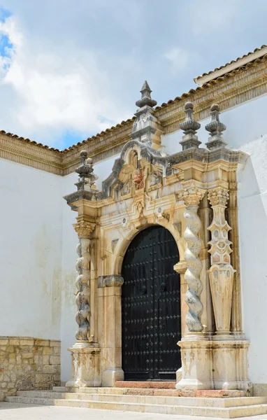 Ingången till den barocka kyrkan i cabra — Stockfoto