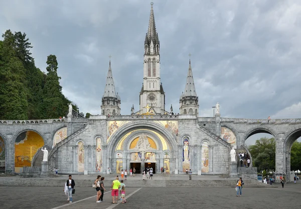 Bizim kadın, lourdes sanctuary