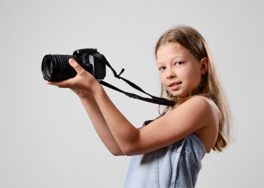 daha büyük bir fotoğraf makinesi preteen kız