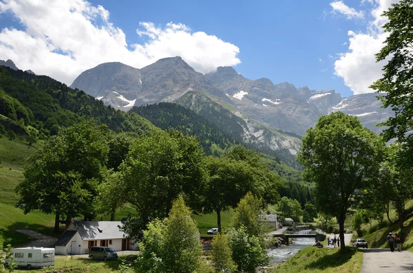 Vista estiva del villaggio Gavarnie — Foto Stock