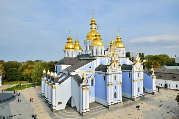 Saint michael goldentopped kathedraal in kiev — Stockfoto