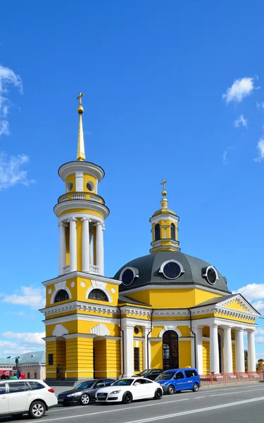 Iglesia reconstruida en la calle moderna de Kiev — Foto de Stock