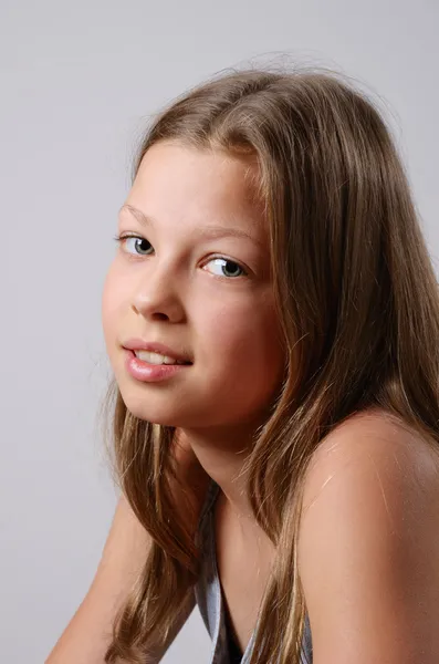 Portret van het preteen meisje — Stockfoto