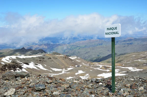 Pendientes de primavera de la montaña Veleta — Foto de Stock