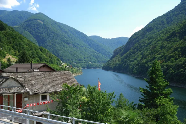 Літній швейцарські Альпи — стокове фото