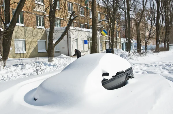 Dopravní kolaps po hojné sněžení v Kyjevě — Stock fotografie