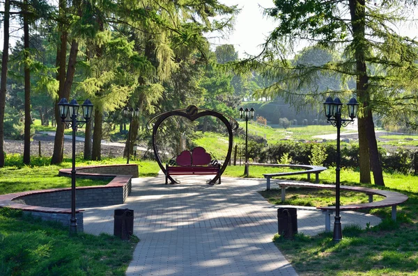 Shady park in summer — Stock Photo, Image