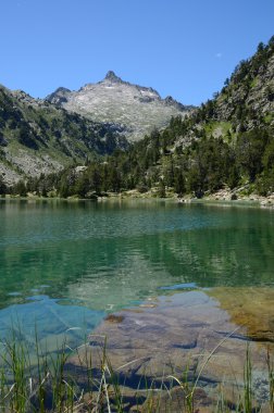 Fransızca pyrenees içinde dağlık göl les laquettes