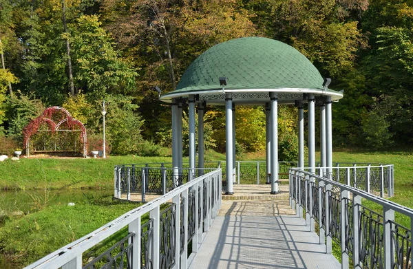 Landscape park in autumn — Stock Photo, Image