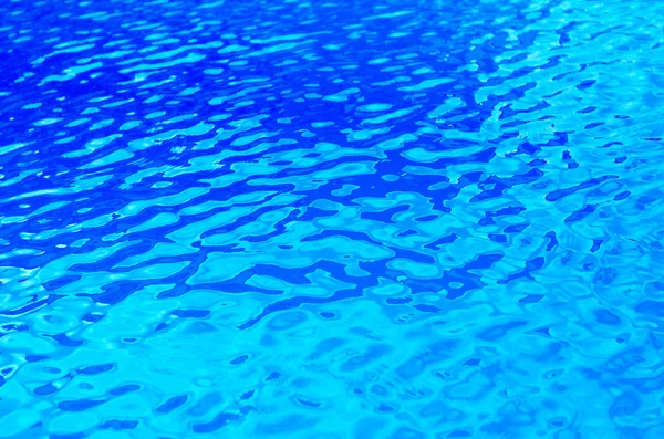 Agua azul brillante de la piscina —  Fotos de Stock