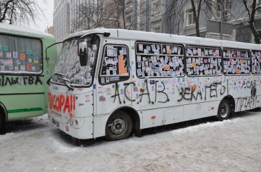 euromaidan. 11.12.2013. kiev. Polis Kuvvetleri. saldırının ertesi gün. Pro et contra gösteriler. devrim Ukrayna.