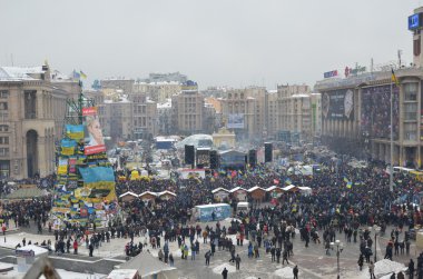 euromaidan. 11.12.2013. kiev. Polis Kuvvetleri. saldırının ertesi gün. Pro et contra gösteriler. devrim Ukrayna.