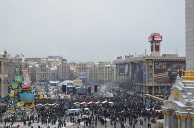 euromaidan. 11.12.2013. kiev. Polis Kuvvetleri. saldırının ertesi gün. Pro et contra gösteriler. devrim Ukrayna.