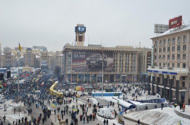 euromaidan. 11.12.2013. kiev. Polis Kuvvetleri. saldırının ertesi gün. Pro et contra gösteriler. devrim Ukrayna.