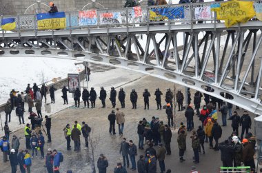 euromaidan. 11.12.2013. kiev. Polis Kuvvetleri. saldırının ertesi gün. Pro et contra gösteriler. devrim Ukrayna.