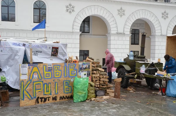 Euromaidan. 11.12.2013. Kiev. Forças policiais. Dia após ataque. Demonstrações pró e contra. Revolução na Ucrânia . — Fotografia de Stock