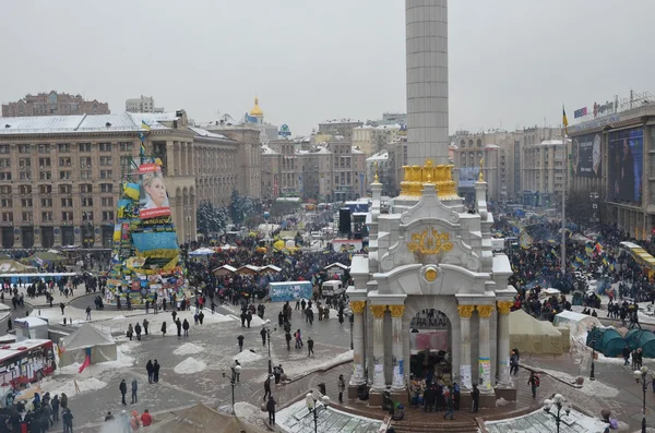 Euromaidan. 11.12.2013. Kyjev. policejní složky. den po útoku. pro et contra demonstrace. revoluce na Ukrajině. — Stock fotografie
