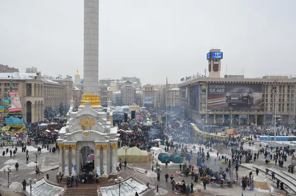 Euromaidan. 11.12.2013. Kiev. Police forces. Day after attack. Pro et contra demonstrations. Revolution in Ukraine. — Stock Photo, Image