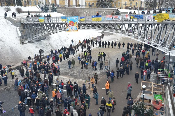 Euromaidan. 11.12.2013. kijevi. rendőri erők. nap után a támadás. Pro et contra tüntetések. forradalom, Ukrajna. — Stock Fotó