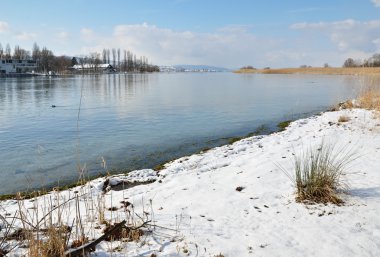 yumuşak kışın donma göl