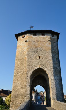 kasabanın içinden antik taş kemer Fransız