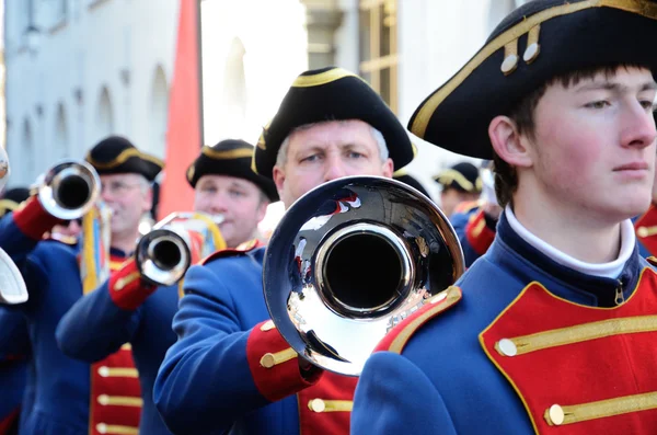 Sfilata di orchestre al carnevale tedesco Fastnacht — Foto Stock