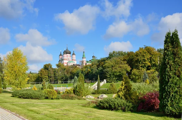 Landschap park feofaniya in de Oekraïense hoofdstad — Stockfoto