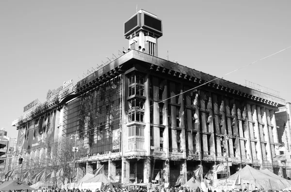 Burnt-out building in the Ukrainian capital — Stock Photo, Image