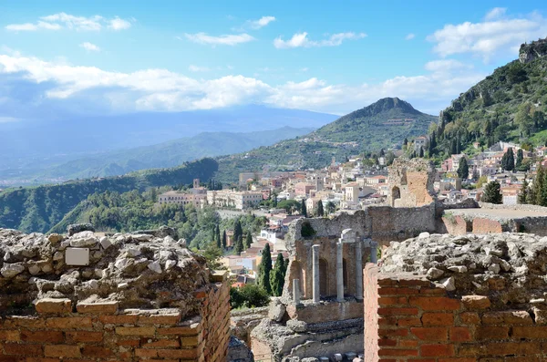Ancient town Taormina on the Sicilian coast — Stock Photo, Image