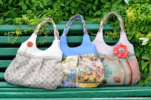 Handgjorda kvinnliga väskor — Stockfoto
