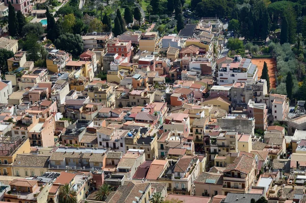 Ośrodek miasta taormina na wybrzeżu Sycylii — Zdjęcie stockowe