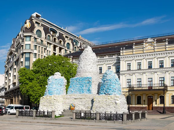 Monument Princess Olga Kyiv Mykhailivska Square Covered Sandbags Painted Blue — ストック写真