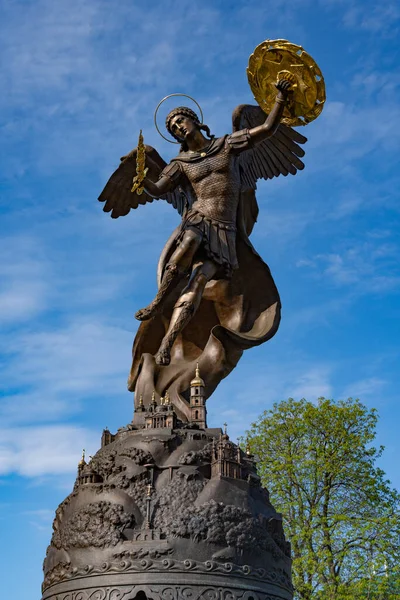 Fountain Archangel Michael Guardian Kiev Mykhailivsky Cathedral Volodymyrska Hill Ukraine — Foto Stock