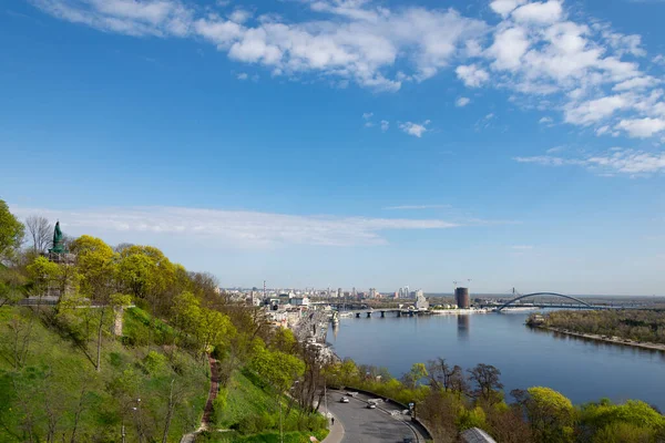 Floden Dnipro Och Podil Distriktet Kiev Ukraina Våren Gröna Träd — Stockfoto