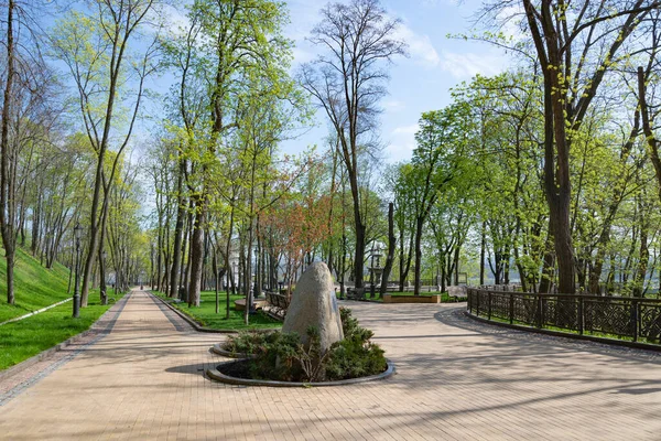 Volodymyr Hill Kyiv Ukraine Springtime Green Tree — стоковое фото