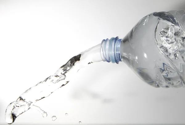 Eine Flasche Wasser — Stockfoto