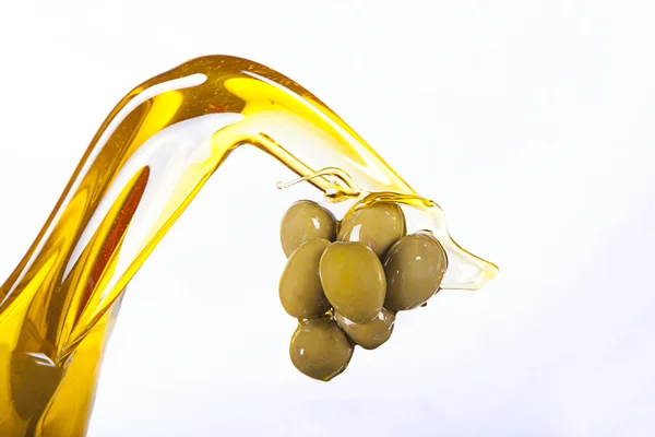 Масло и оливки — стоковое фото
