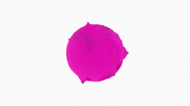 Beyaz arka planda köpüren renkli top. Tasarım. Renkli topun yüzeyindeki titreşimler izole arkaplanda. Yüzeyde fokurdayan topun döngüye sokulmuş animasyonu