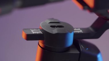 Video ve fotoğraf çekimi için aksesuarlar, aşırı detaylar. Başla. Profesyonel yeni modern elektronik dengeleyici detayları.