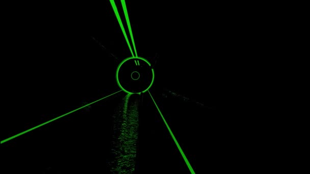 Przemieszczanie się w abstrakcyjnym ciemnym tunelu ściekowym z brudną, płynącą ściekami i rurami. Projektowanie. Widok wnętrza długiego ciemnego tunelu z przyciemnionym oświetleniem. — Wideo stockowe
