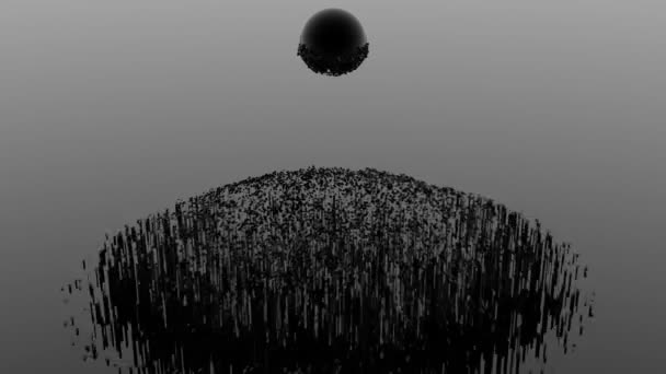 黒い球の周りに集まる磁場の影響下での鉄粉。デザイン。灰色の背景に黒いボールの周りに金属粒子が飛んでいるモノクロームの背景. — ストック動画