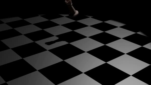 Animatie van het vallende schaken. Ontwerp. Schaken stukken vallen op het bord en worden vernietigd. Schaken verkruimelt aan boord op donkere achtergrond — Stockvideo