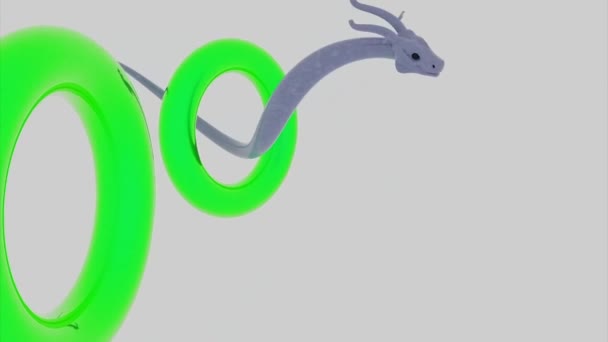 Magique conte de fées dragon asiatique volant à travers des anneaux isolés sur un fond blanc. Design. Animé animal type oriental traditionnel ressemblant à un petit dragon ou un serpent volant à travers les cercles. — Video