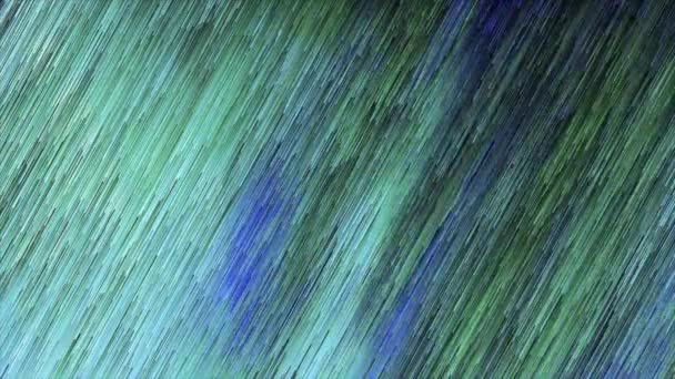 Πράσινες και μπλε στενές διαγώνιες χορδές δημιουργούν λαμπερό φόντο, αδιάλειπτη βρόχο. Σχέδιο. Πολύχρωμες κινούμενες και φωτεινές γραμμές. — Αρχείο Βίντεο
