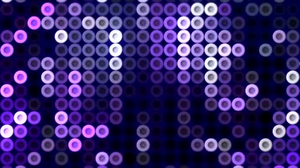 色彩斑斓的圆点在计算机空间里以马赛克的形式移动.行动。美丽的马赛克背景发光点移动的复古风格。带有霓虹灯复古点的电脑游戏动画 — 图库视频影像