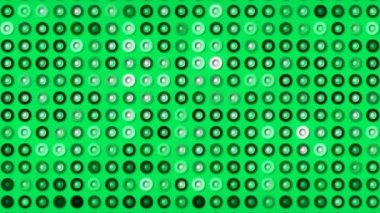 Yüzüklerin ve noktaların renk değiştirdiği renkli bir arkaplan. Hareket. Farklı renk halkalarına sahip noktaların arkaplanı. Çember ve halkaların renk değiştiren nokta deseni